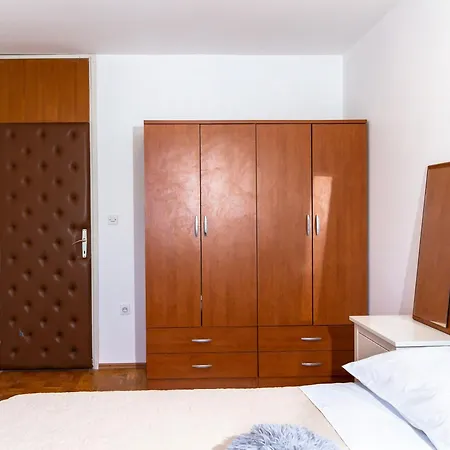 Tom Apartment