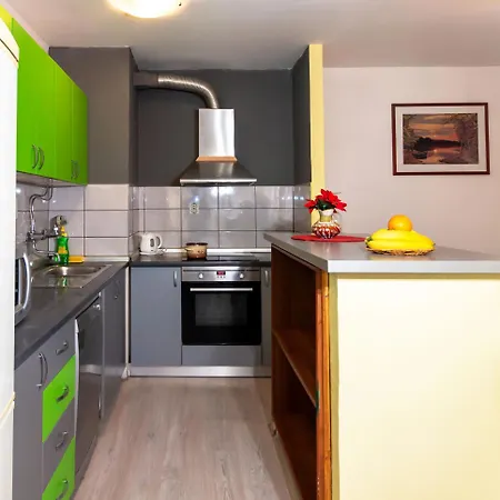 Tom Apartment