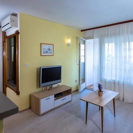 Apartment Tom